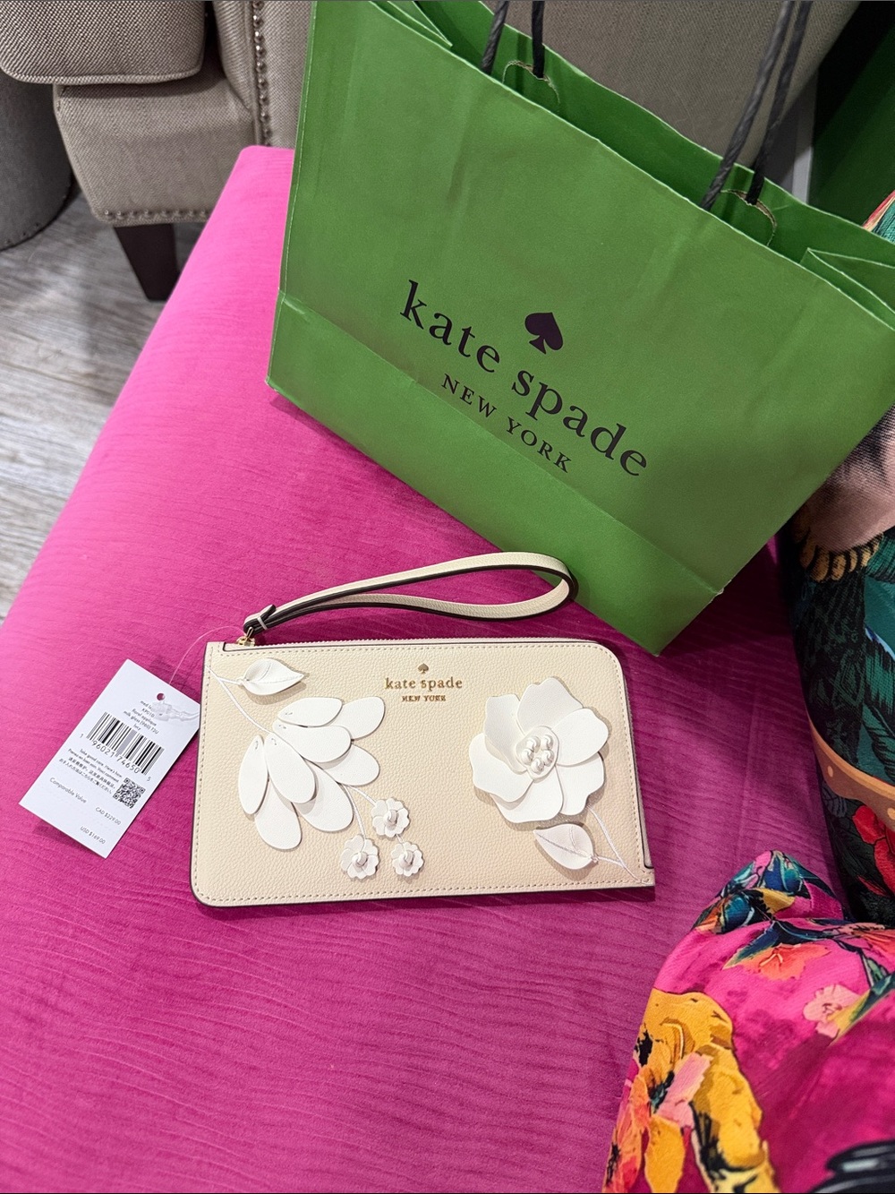 NWT Kate Spade Lucy Floral Appliqué Wristlet